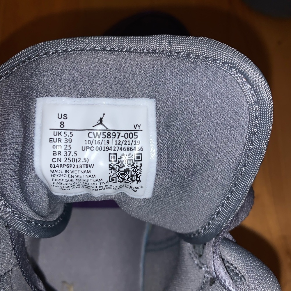 Women’s Nike air Jordan’s High-Top Sneakers - Picture 7 of 7
